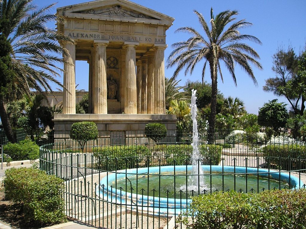 Lower Barrakka Gardens monument and landscaping